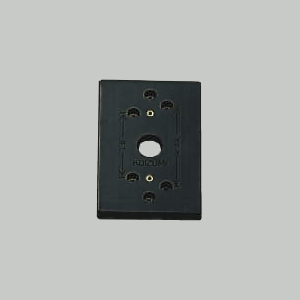 コイズミ照明 ポリ台 角形タイプ エクステリアライト用 サイズ90×135×11mm 黒 AEE390026