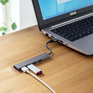 サンワサプライ USBハブ USB 4台接続可能 スリムタイプ バスパワー対応 シルバー USBハブ USB 4台接続可能 スリムタイプ バスパワー対応 シルバー USB-3H423SN 画像2