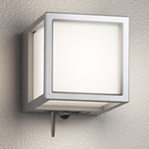 オーデリック LEDポーチライト 防雨型 高演色LED 白熱灯器具60W相当 人感センサーモード切替型 LED一体型 電球色 Bluetooth&reg;通信対応 壁面取付専用 マットシルバー OG254831BR