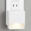 オーデリック LED停電感知保安灯 明暗センサー付 LED一体型 電球色・昼白色 非調光タイプ コンセント差込型 OA253383